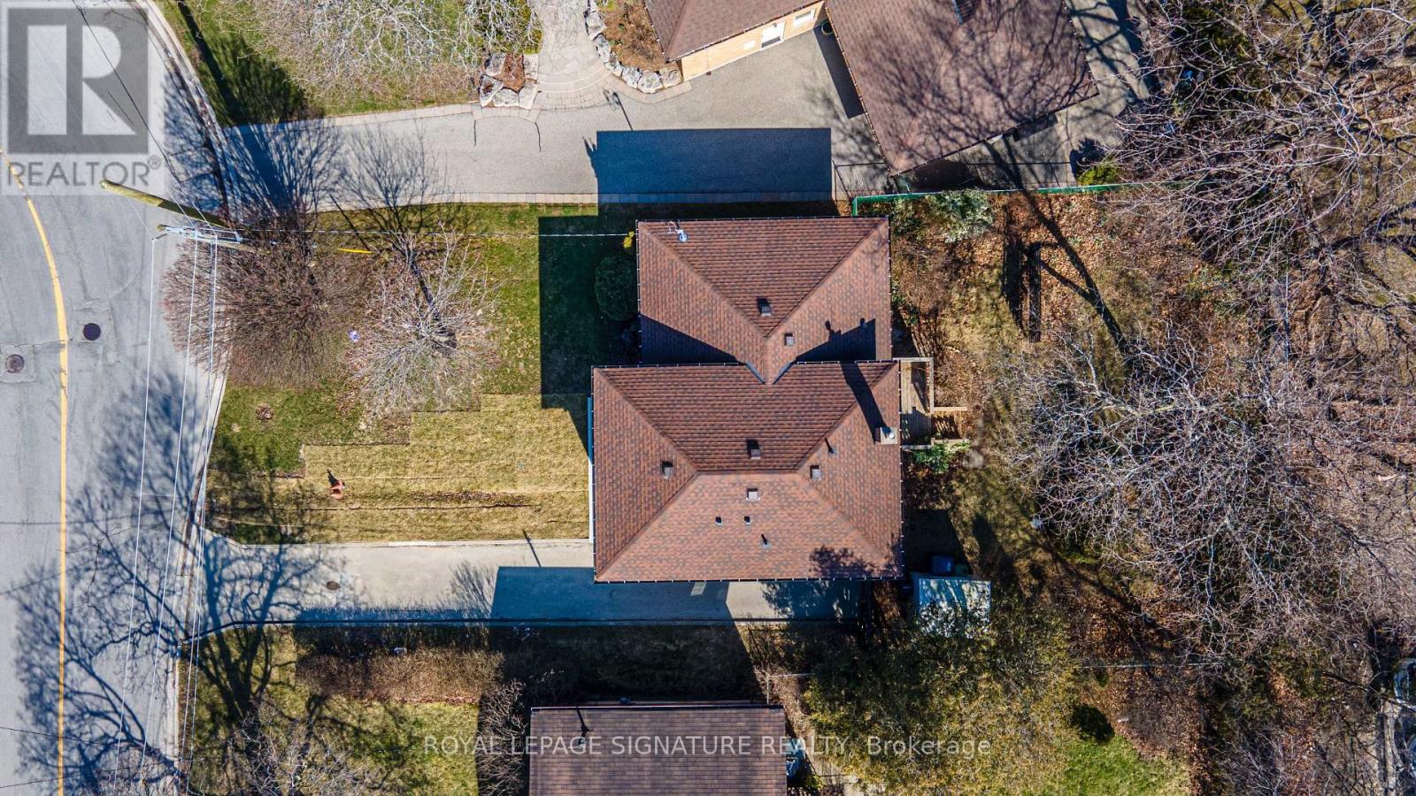 Photo 3 of 181 Broadlands Boulevard, Toronto ON