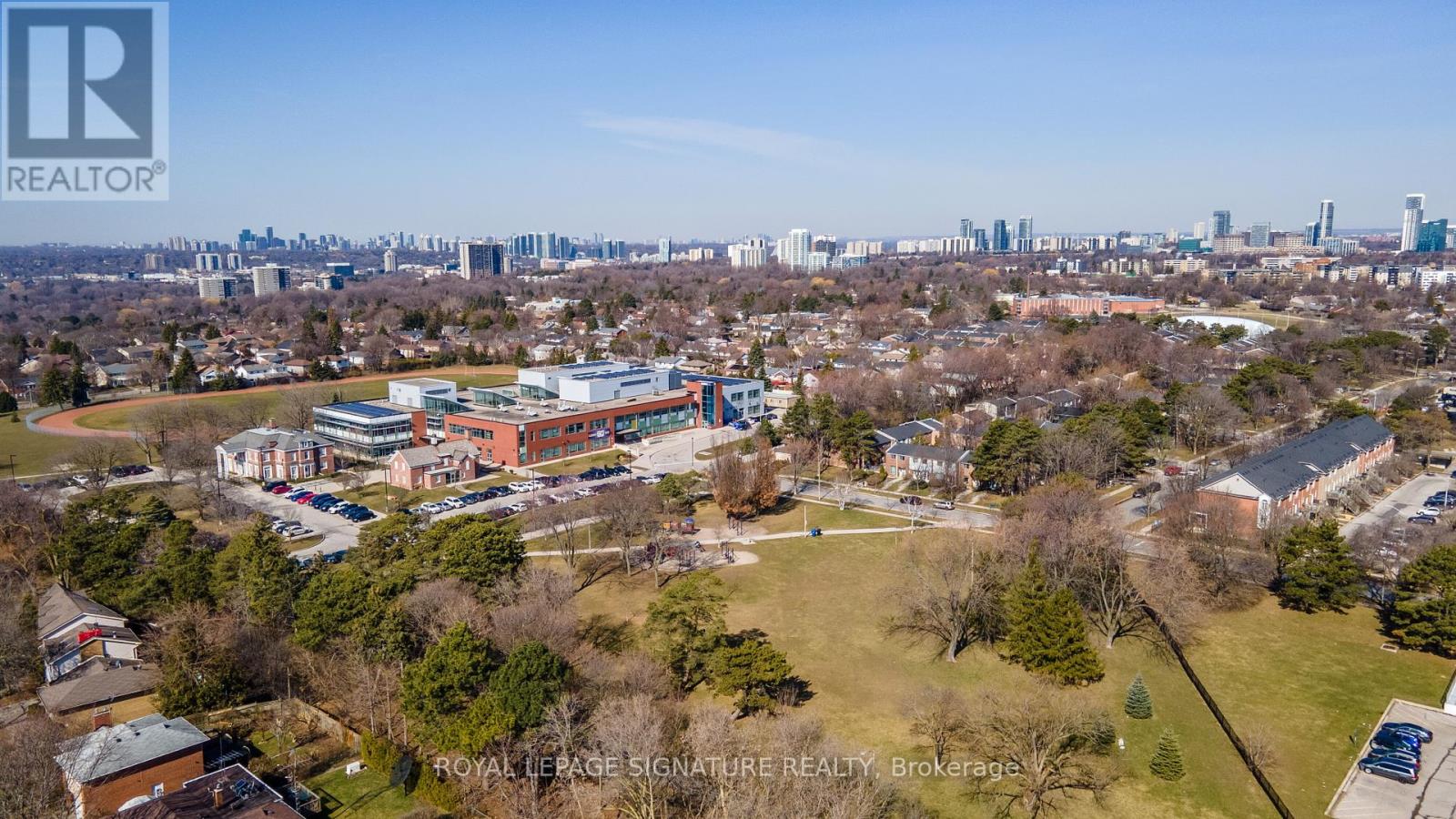 Photo 4 of 181 Broadlands Boulevard, Toronto ON