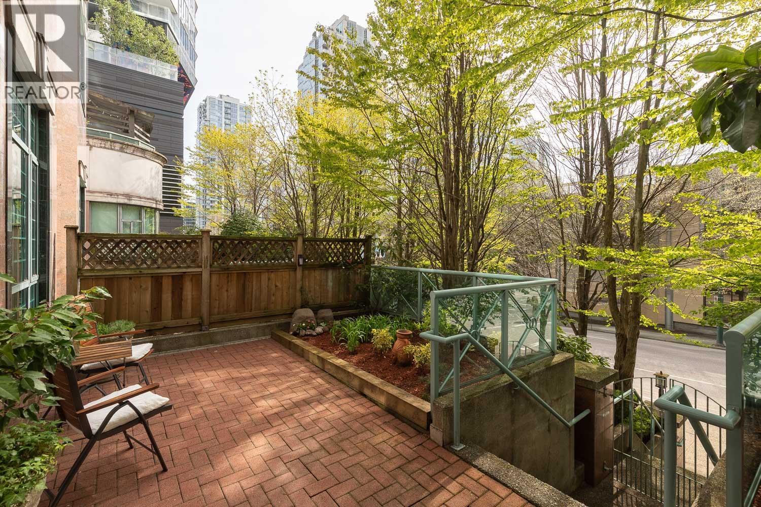 Photo 5 of 104 293 Smithe Street, Vancouver BC