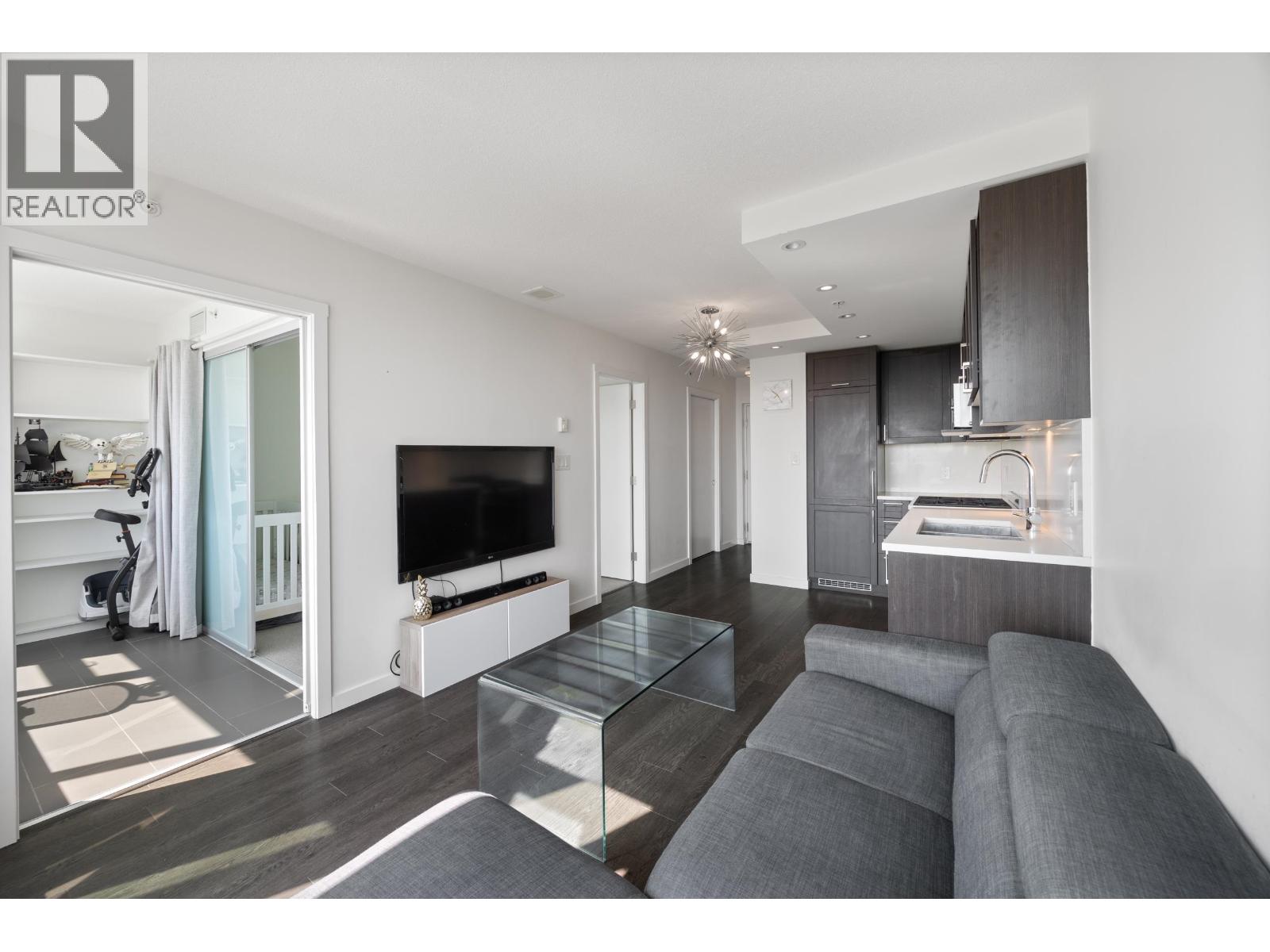 Photo 8 of 2106 5515 Boundary Road, Vancouver BC