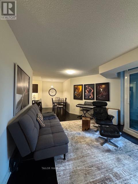 Photo 11 of 19 19 Grand Trunk Crescent, Toronto ON
