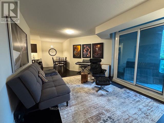 Photo 12 of 19 19 Grand Trunk Crescent, Toronto ON
