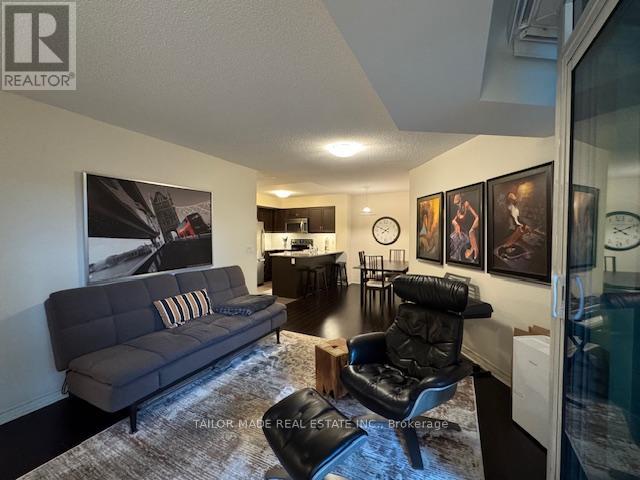 Photo 13 of 19 19 Grand Trunk Crescent, Toronto ON