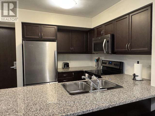 Photo 6 of 19 19 Grand Trunk Crescent, Toronto ON