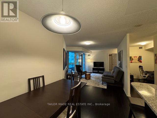 Photo 8 of 19 19 Grand Trunk Crescent, Toronto ON