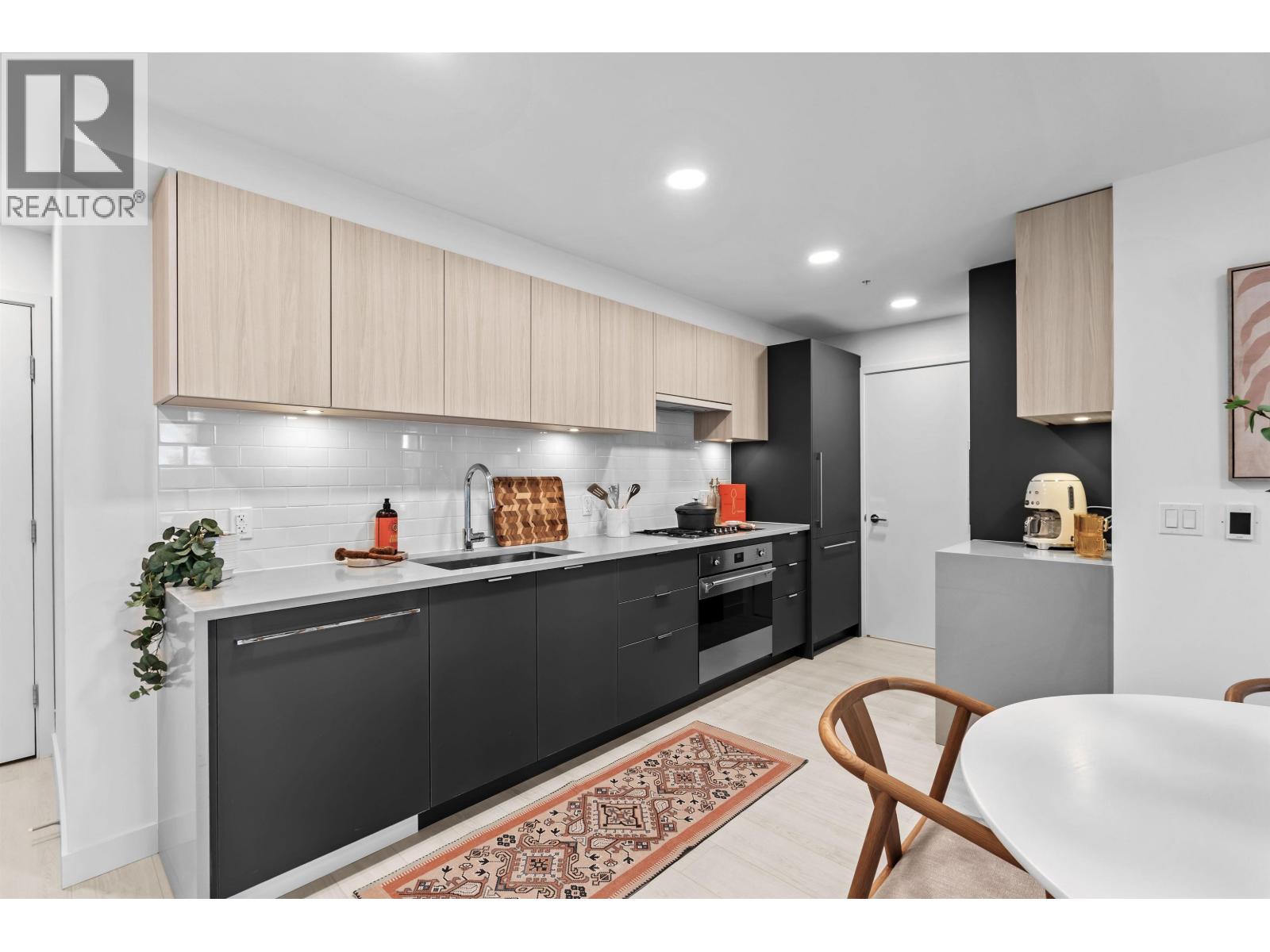 Photo 12 of 204 2419 Grant Street, Vancouver BC