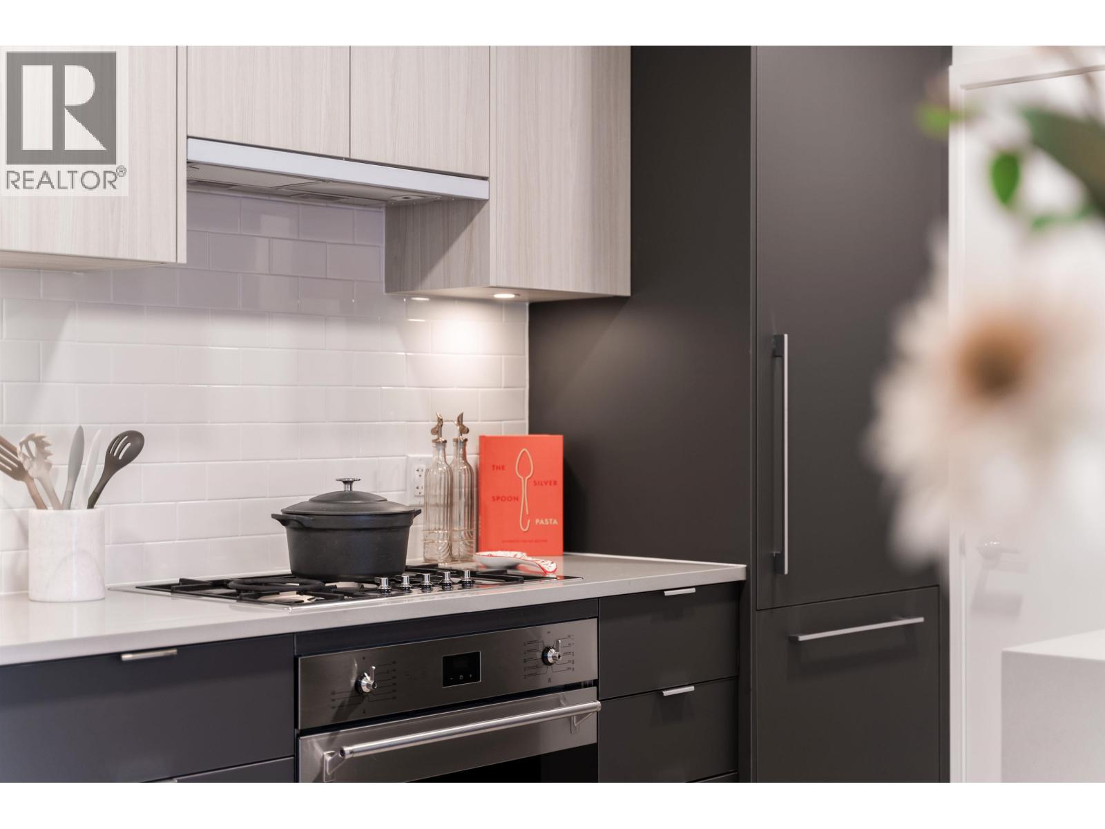 Photo 15 of 204 2419 Grant Street, Vancouver BC