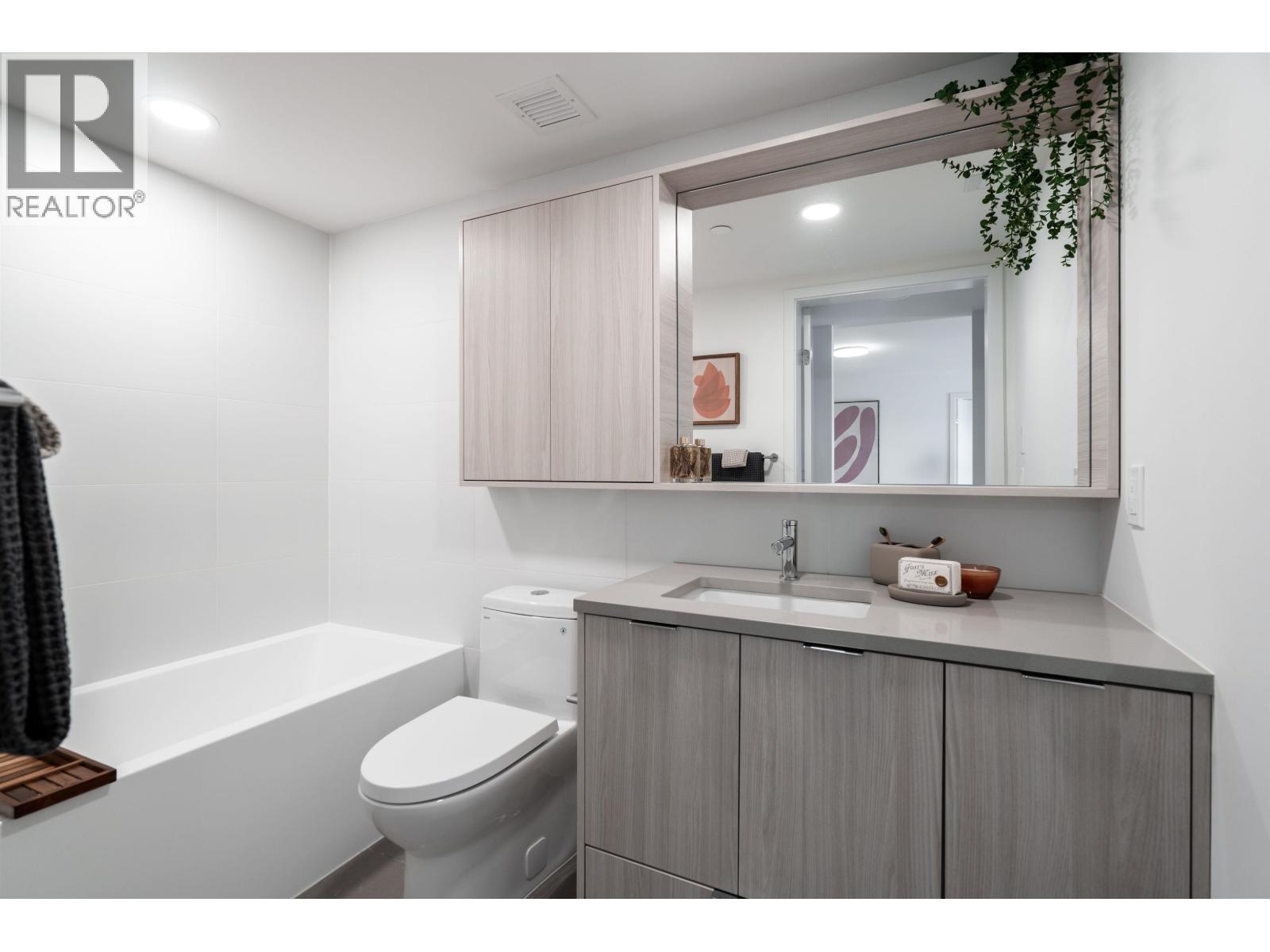 Photo 26 of 204 2419 Grant Street, Vancouver BC