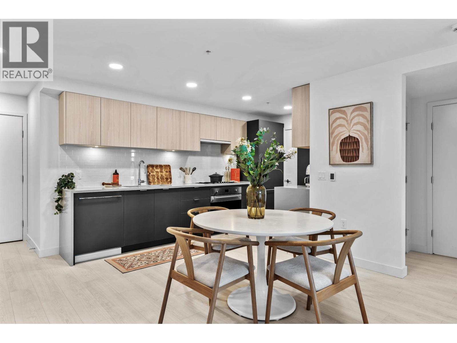Photo 8 of 204 2419 Grant Street, Vancouver BC