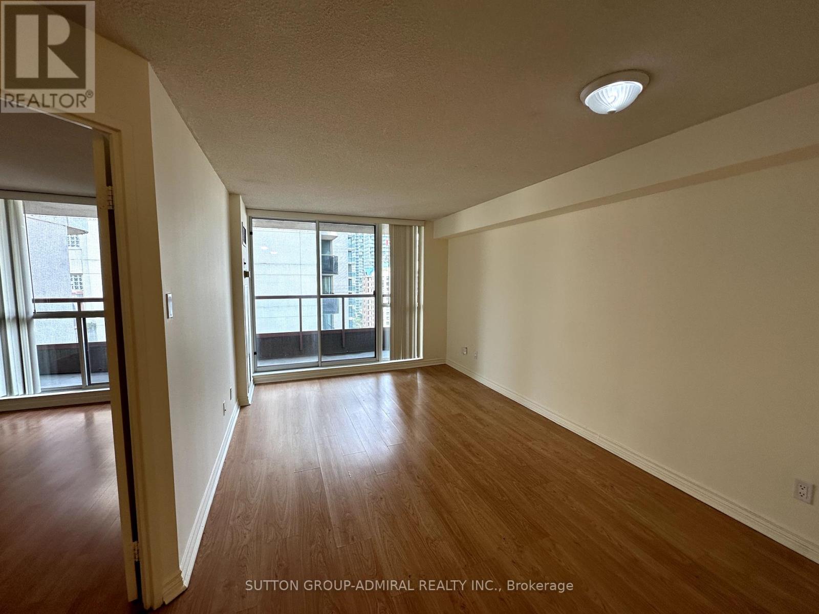 Photo 3 of 1108 736 Bay Street, Toronto ON
