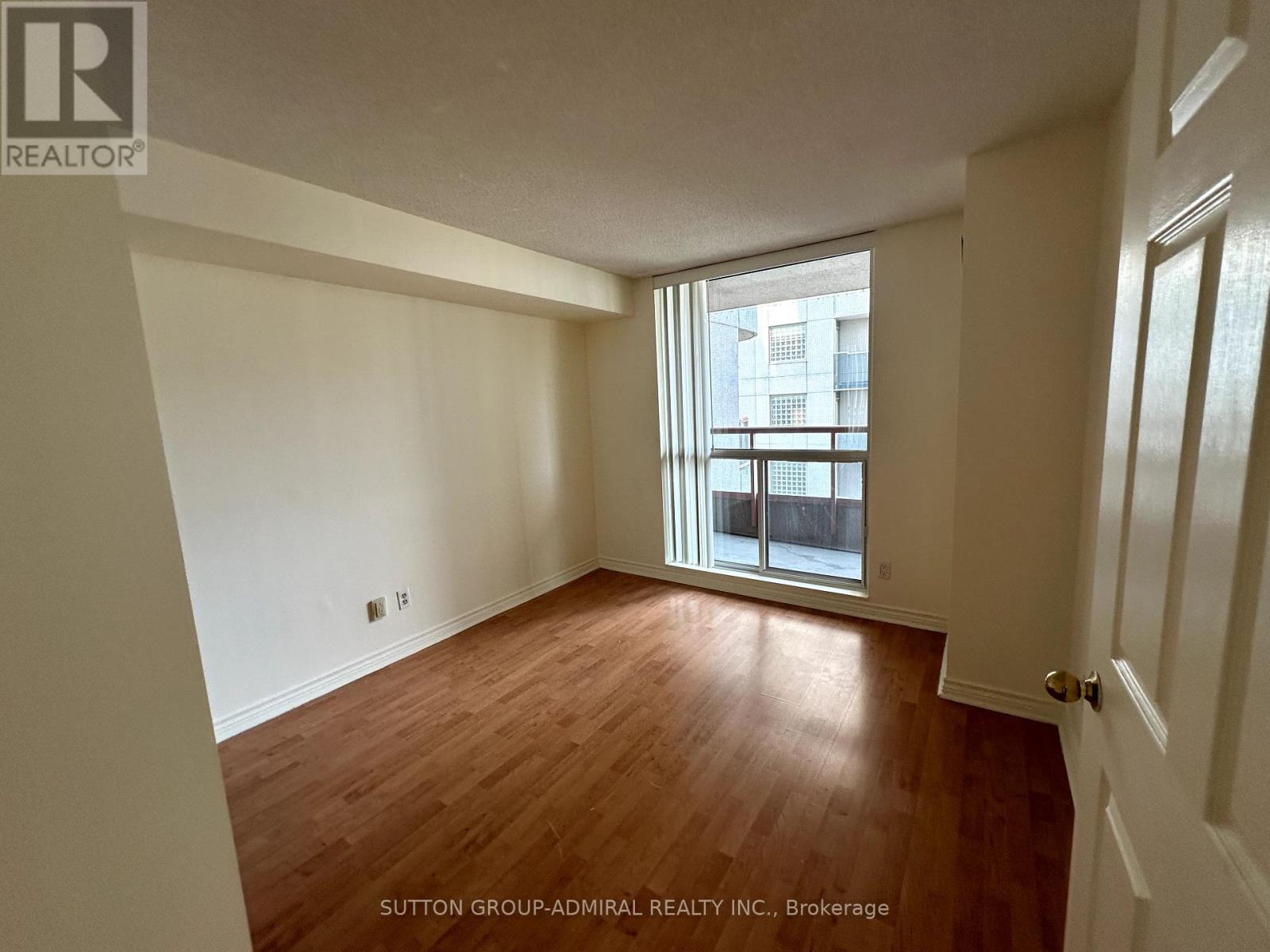 Photo 4 of 1108 736 Bay Street, Toronto ON