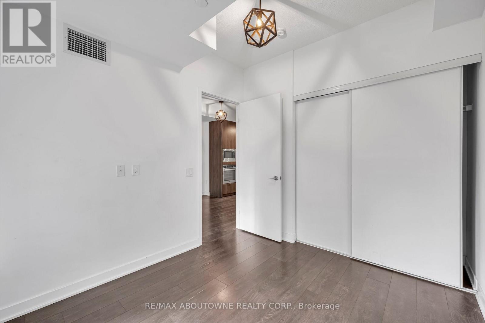 Photo 21 of 915 115 Blue Jays Way, Toronto ON