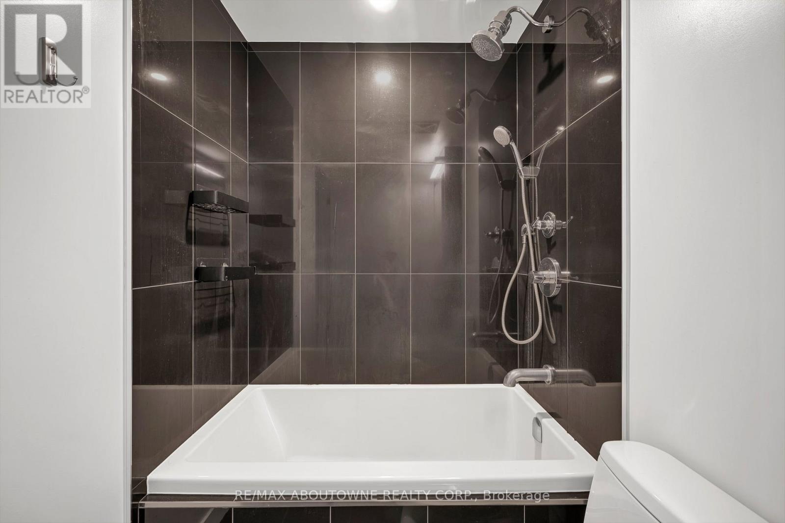 Photo 25 of 915 115 Blue Jays Way, Toronto ON