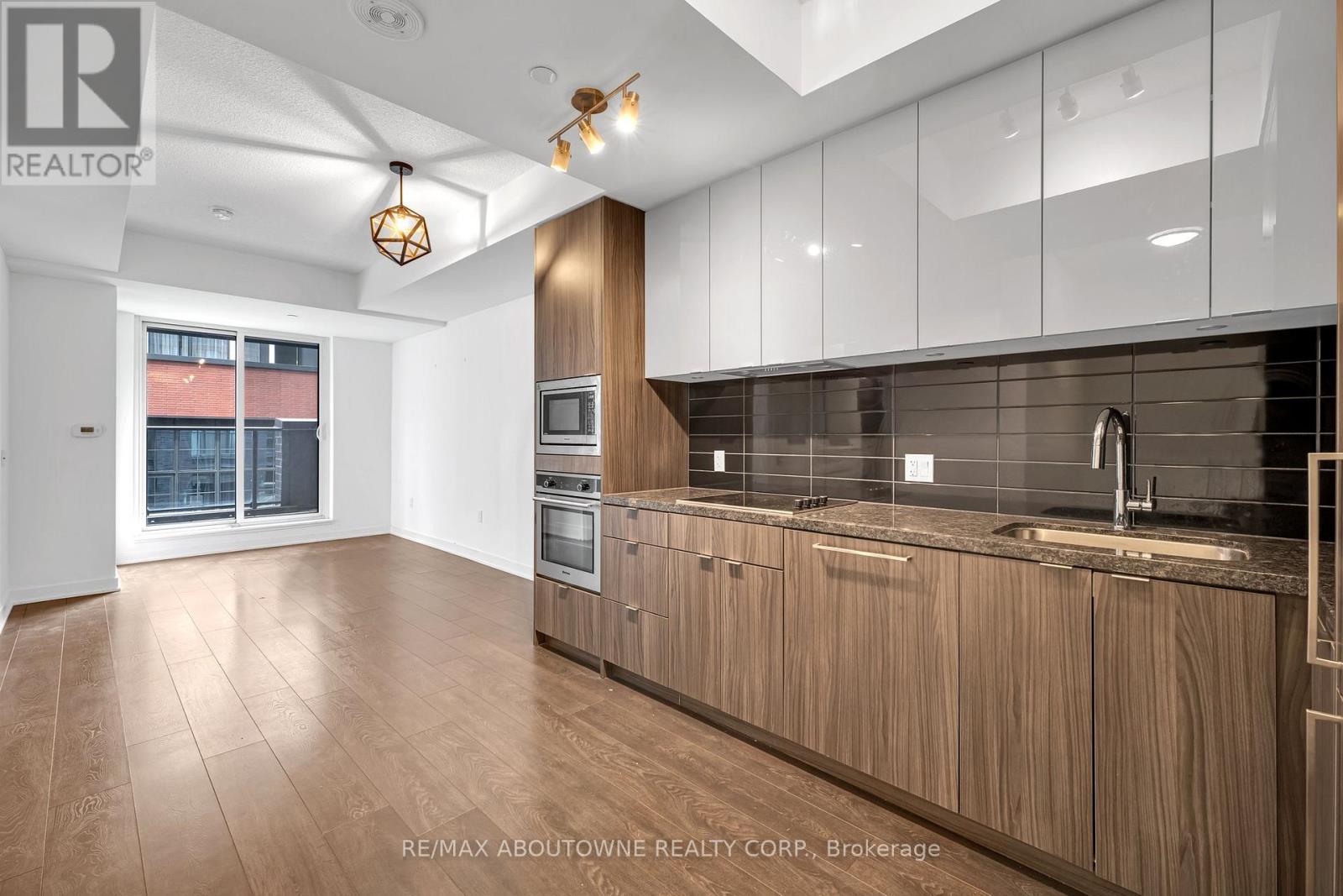 Photo 3 of 915 115 Blue Jays Way, Toronto ON
