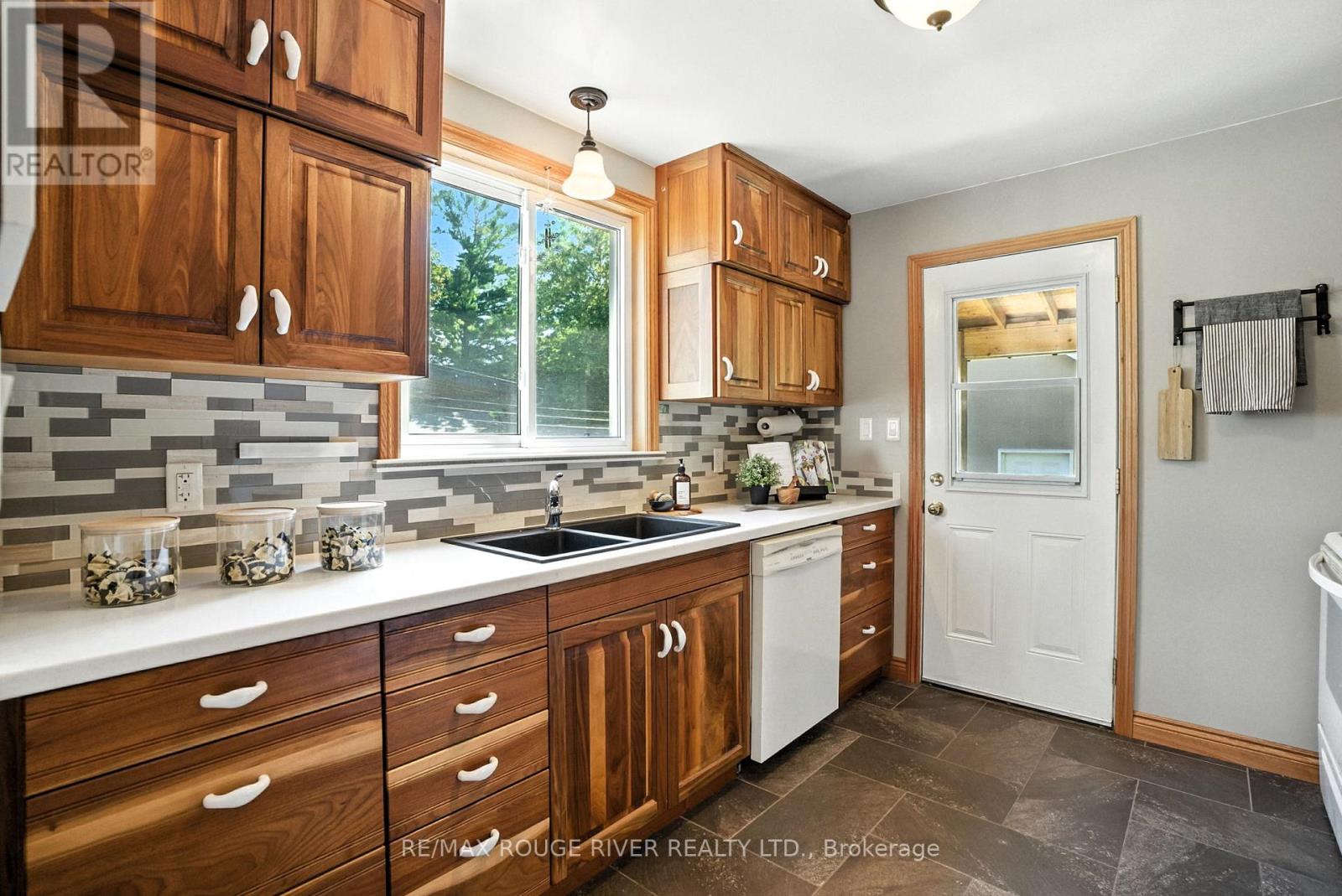 Photo 13 of 67 Orchard View Boulevard, Oshawa ON