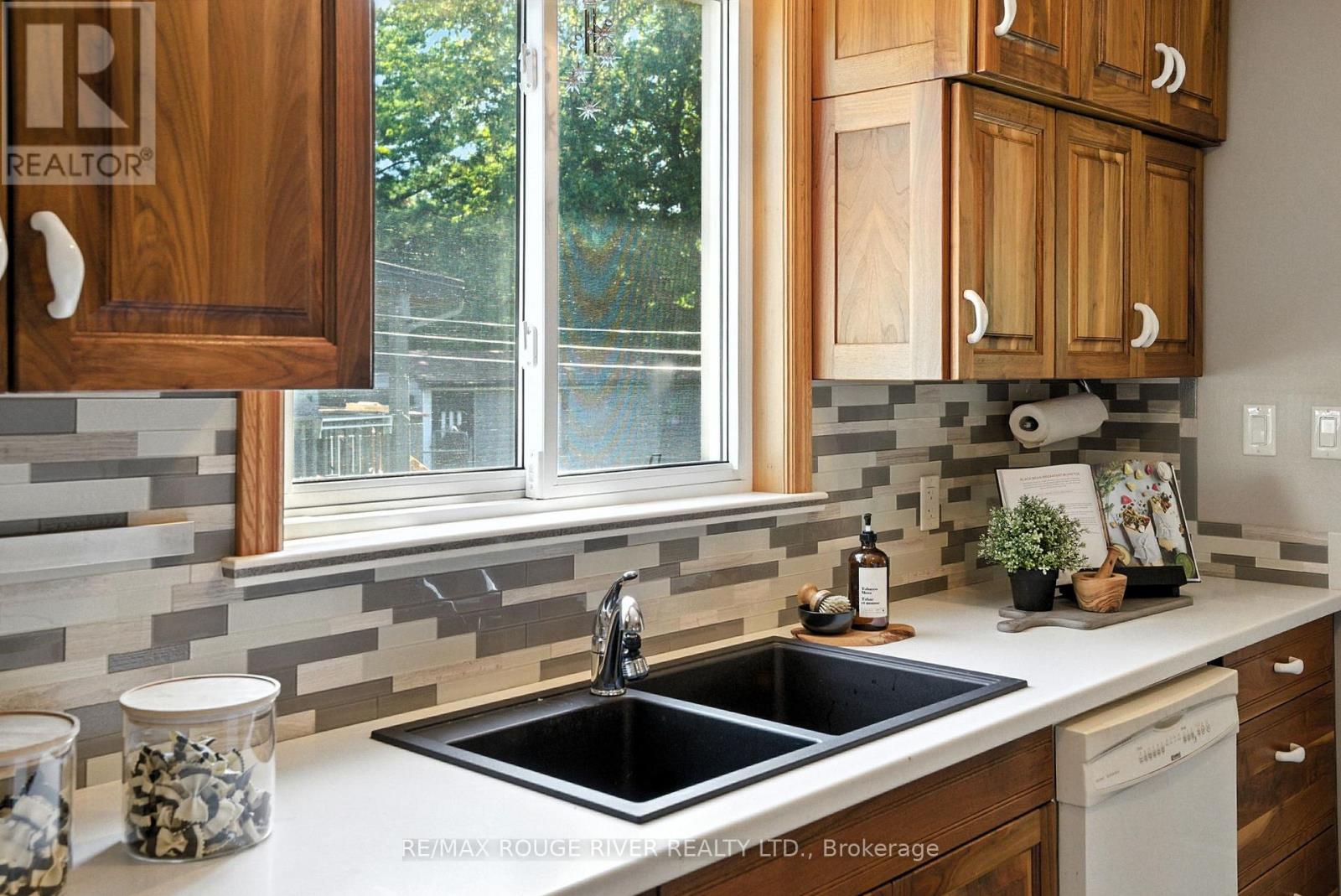 Photo 14 of 67 Orchard View Boulevard, Oshawa ON