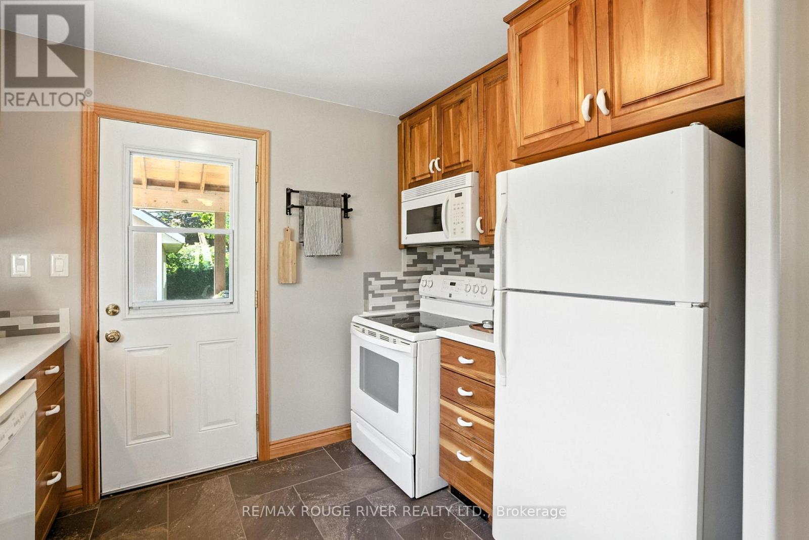 Photo 15 of 67 Orchard View Boulevard, Oshawa ON