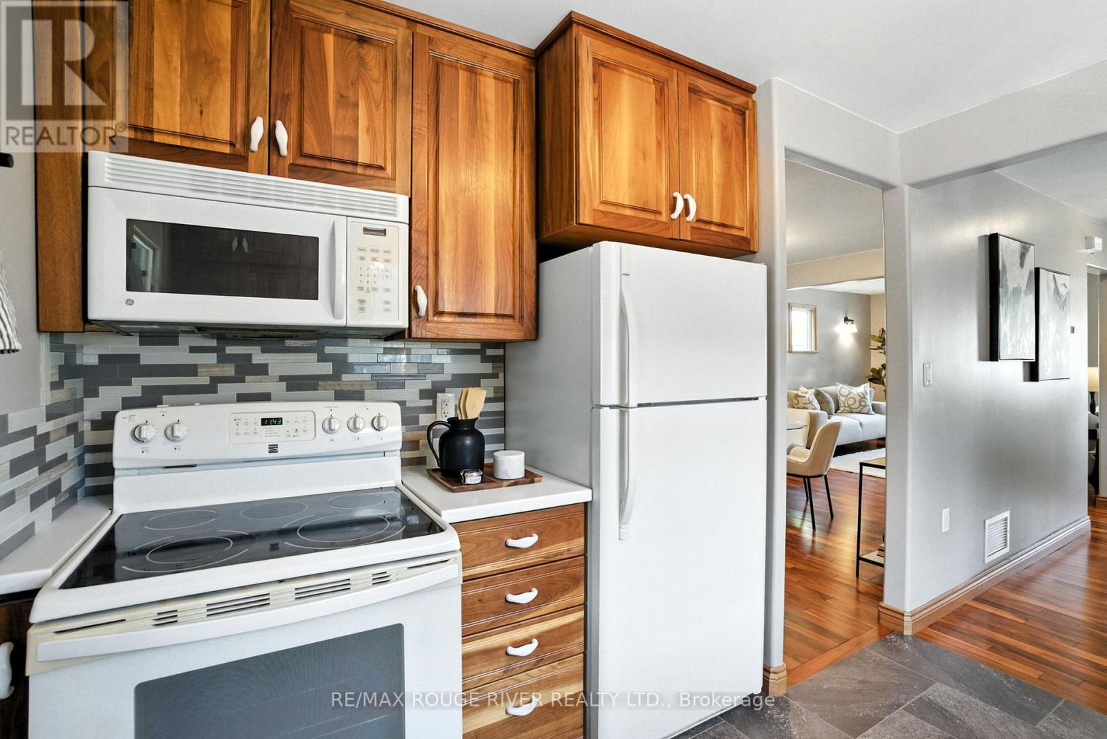Photo 16 of 67 Orchard View Boulevard, Oshawa ON
