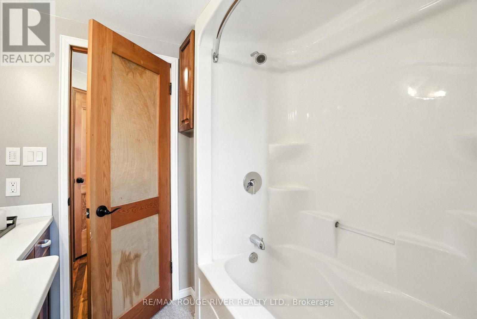 Photo 26 of 67 Orchard View Boulevard, Oshawa ON