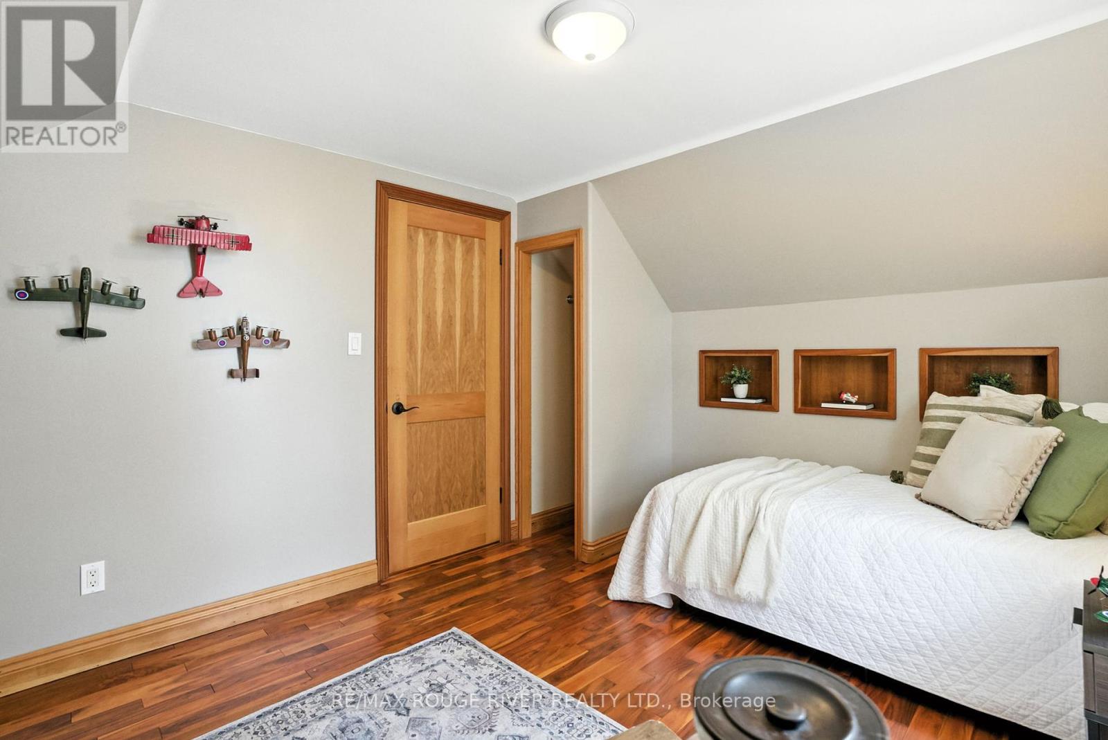 Photo 29 of 67 Orchard View Boulevard, Oshawa ON