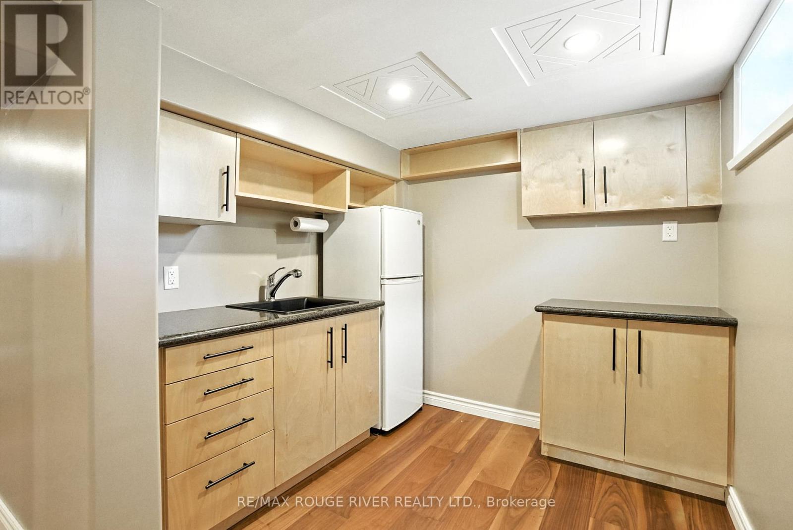 Photo 32 of 67 Orchard View Boulevard, Oshawa ON