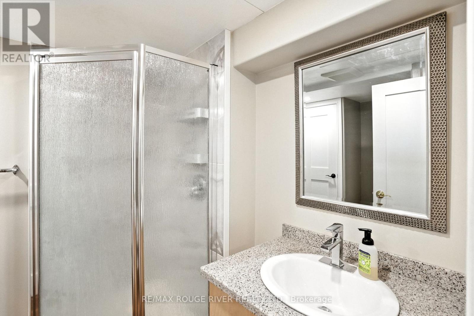 Photo 37 of 67 Orchard View Boulevard, Oshawa ON