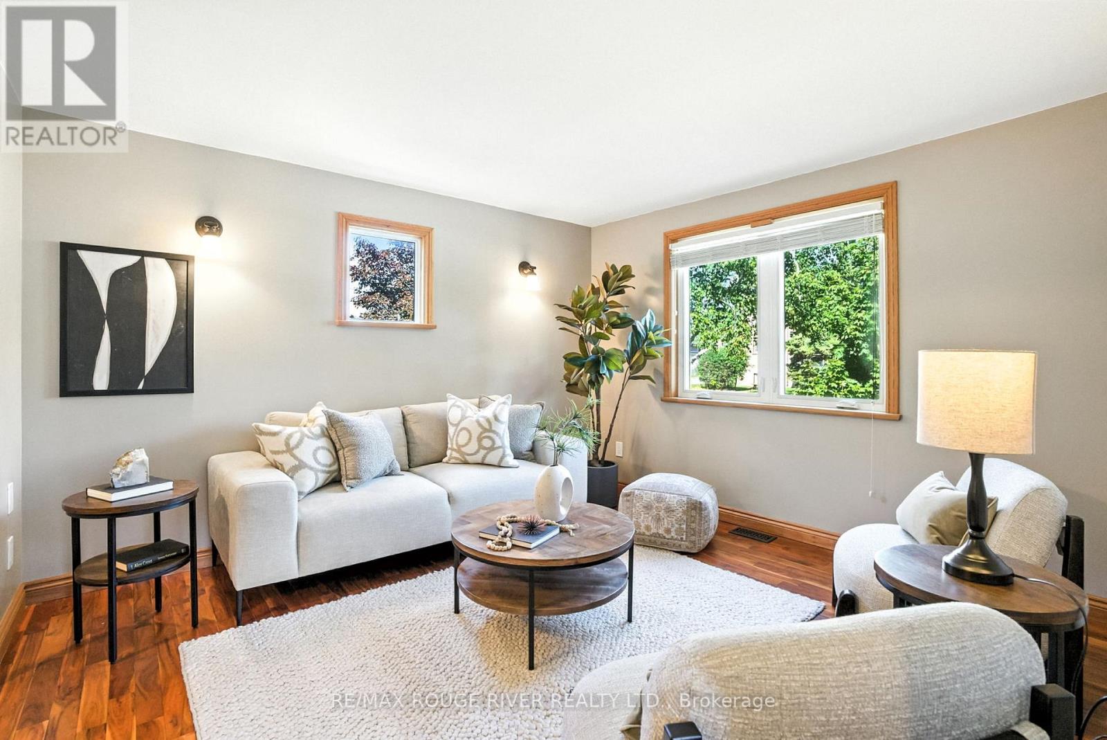 Photo 4 of 67 Orchard View Boulevard, Oshawa ON