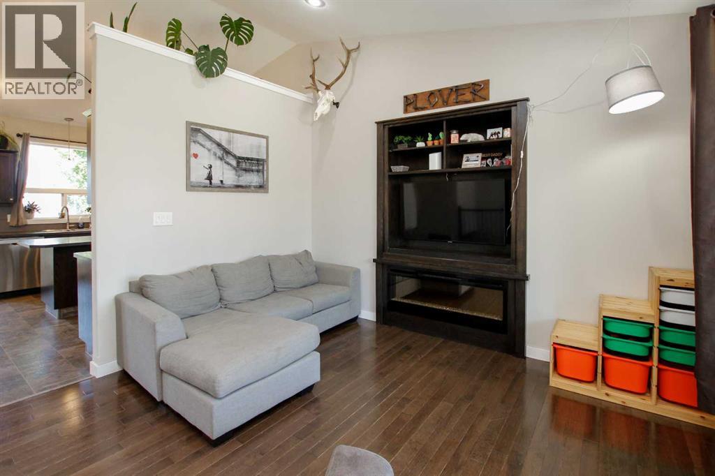 Photo 6 of 6 Henderson Crescent, Penhold AB