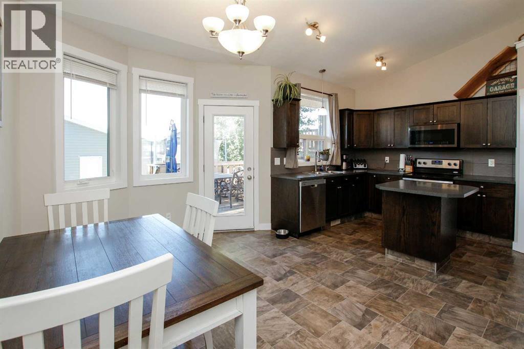 Photo 15 of 6 Henderson Crescent, Penhold AB