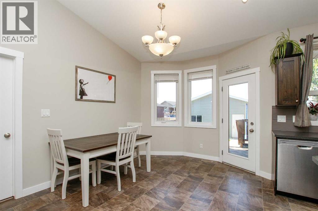 Photo 16 of 6 Henderson Crescent, Penhold AB