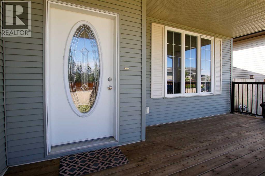 Photo 2 of 6 Henderson Crescent, Penhold AB