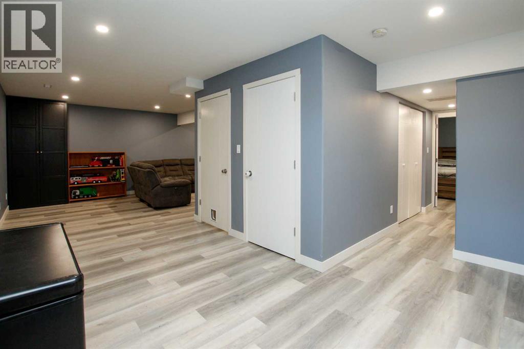 Photo 34 of 6 Henderson Crescent, Penhold AB