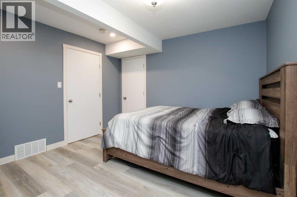 Photo 39 of 6 Henderson Crescent, Penhold AB