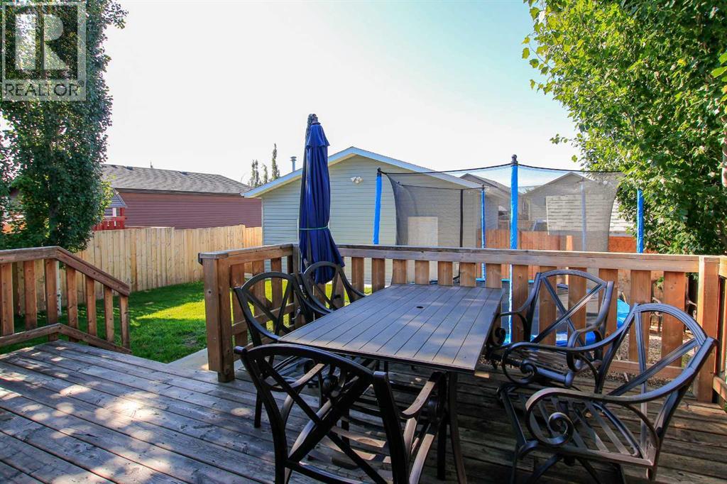 Photo 19 of 6 Henderson Crescent, Penhold AB
