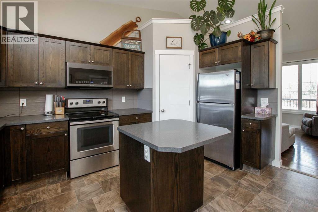 Photo 13 of 6 Henderson Crescent, Penhold AB