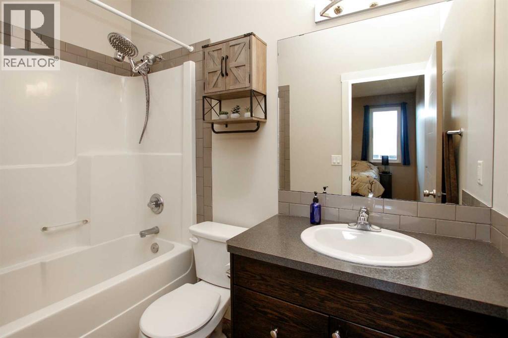 Photo 25 of 6 Henderson Crescent, Penhold AB
