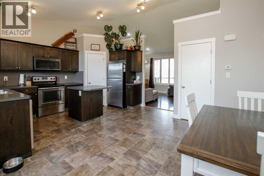 Photo 17 of 6 Henderson Crescent, Penhold AB