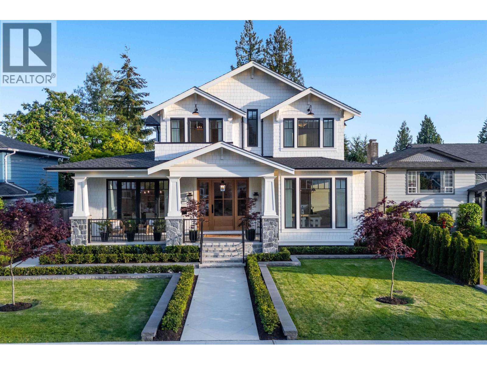 Photo 1 of 821 E 16th Street, North Vancouver BC