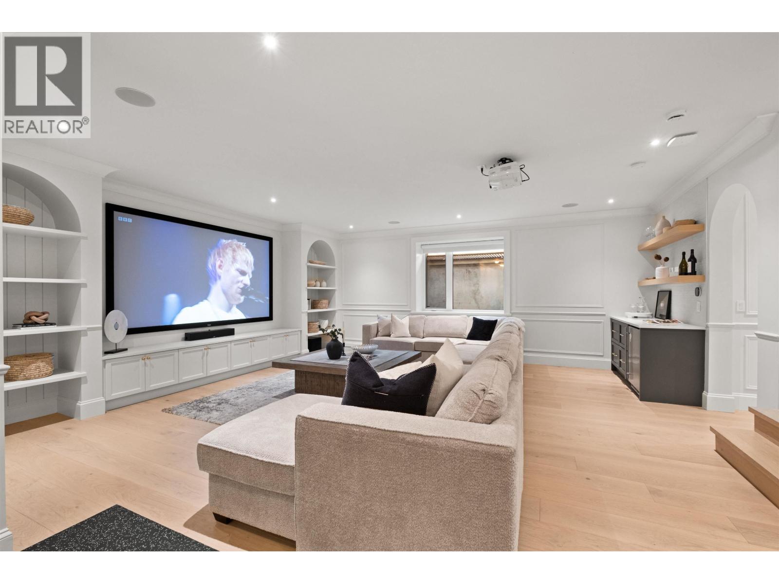 Photo 25 of 821 E 16th Street, North Vancouver BC