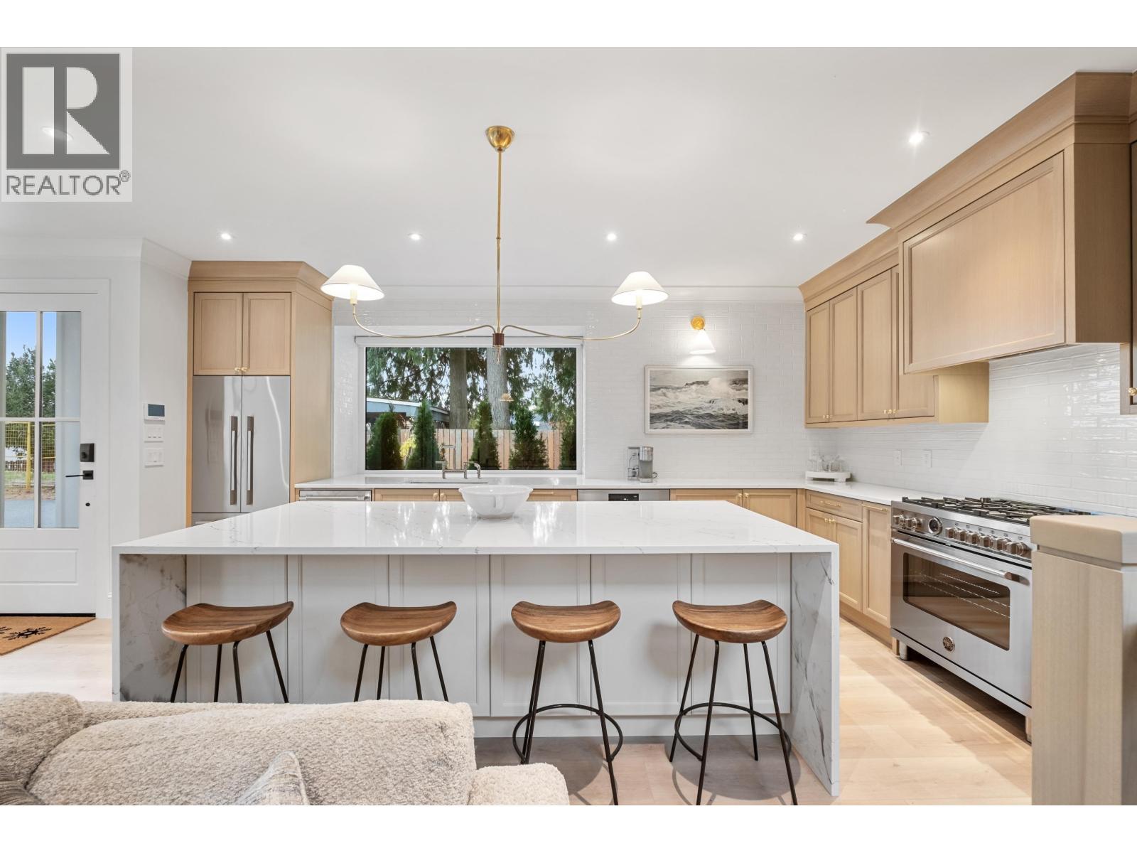 Photo 33 of 821 E 16th Street, North Vancouver BC
