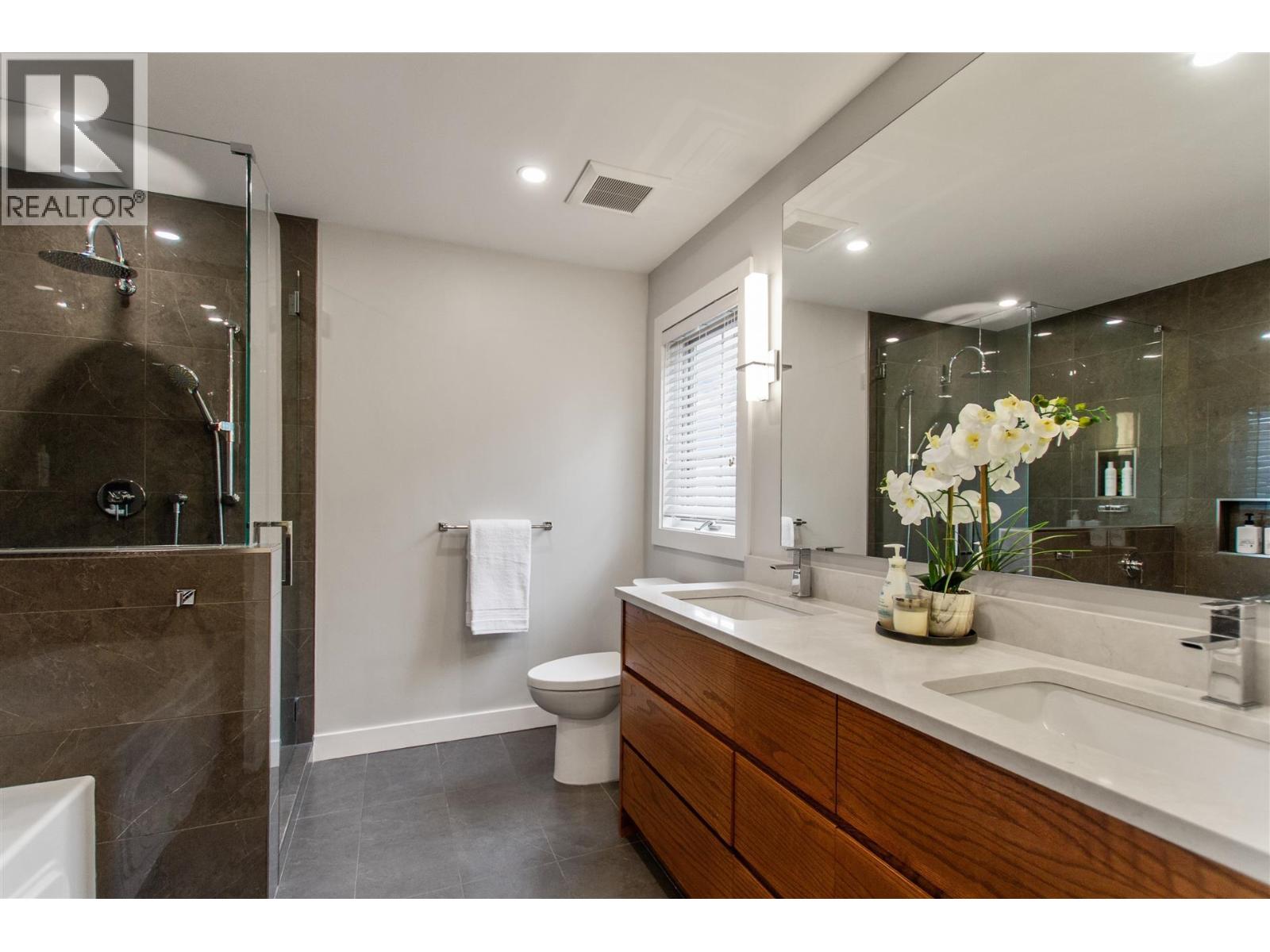 Photo 24 of 1 725 Rochester Avenue, Coquitlam BC