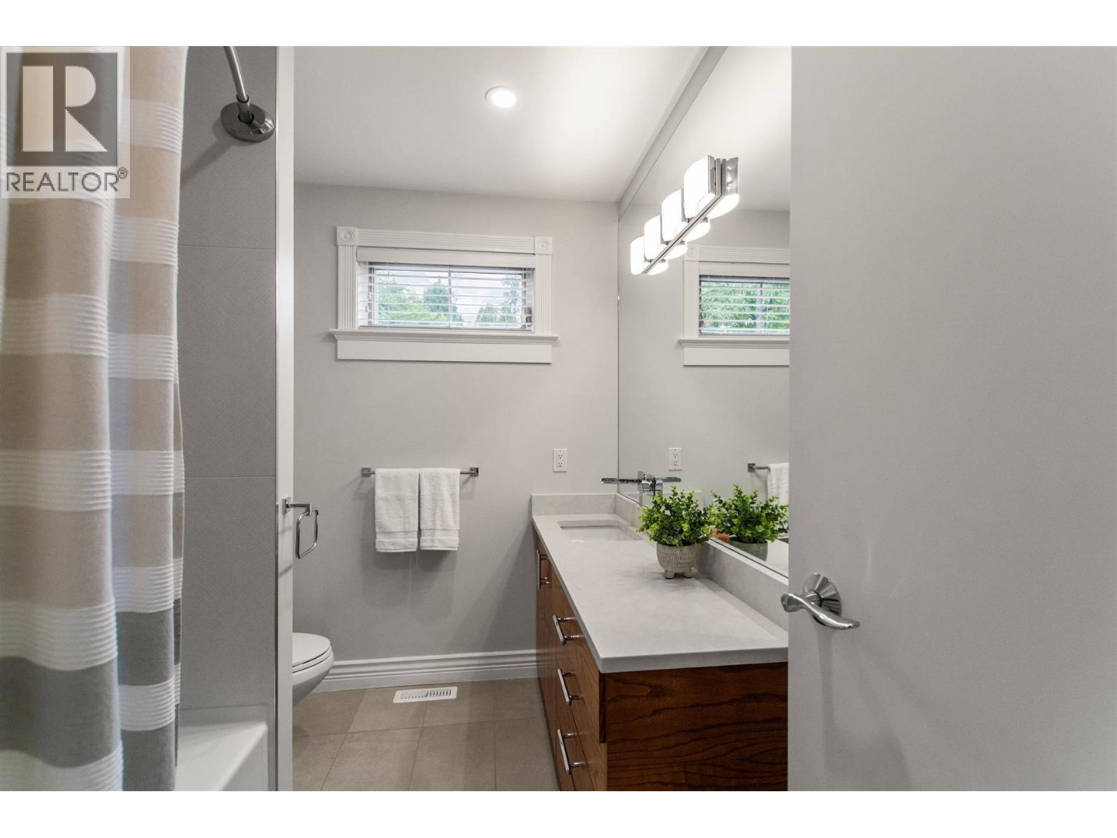 Photo 30 of 1 725 Rochester Avenue, Coquitlam BC