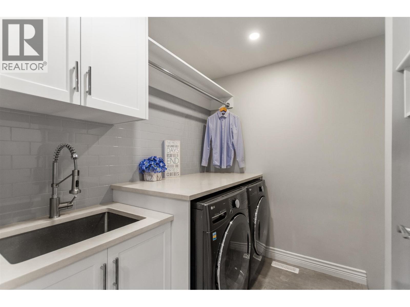 Photo 32 of 1 725 Rochester Avenue, Coquitlam BC