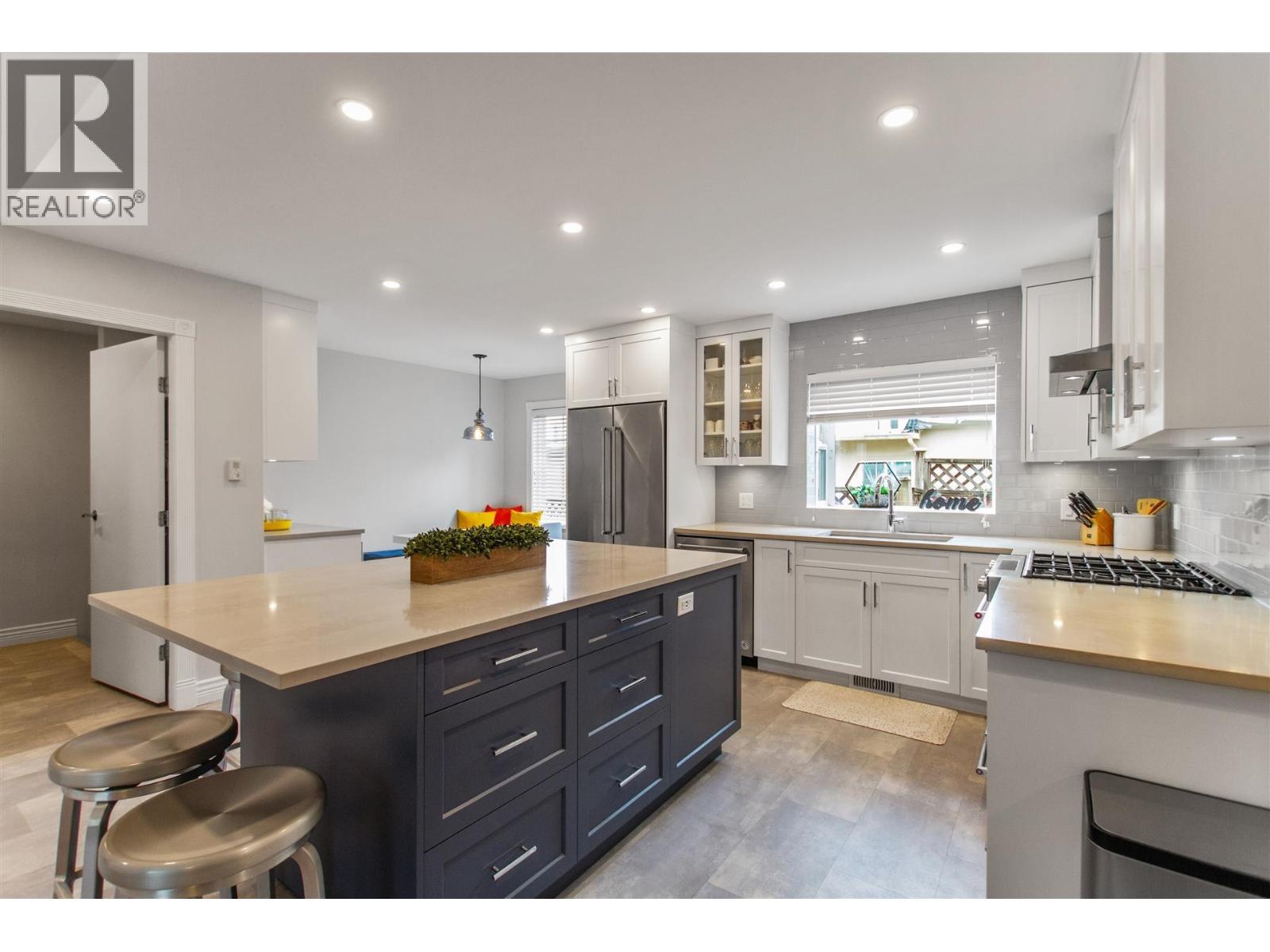 Photo 9 of 1 725 Rochester Avenue, Coquitlam BC
