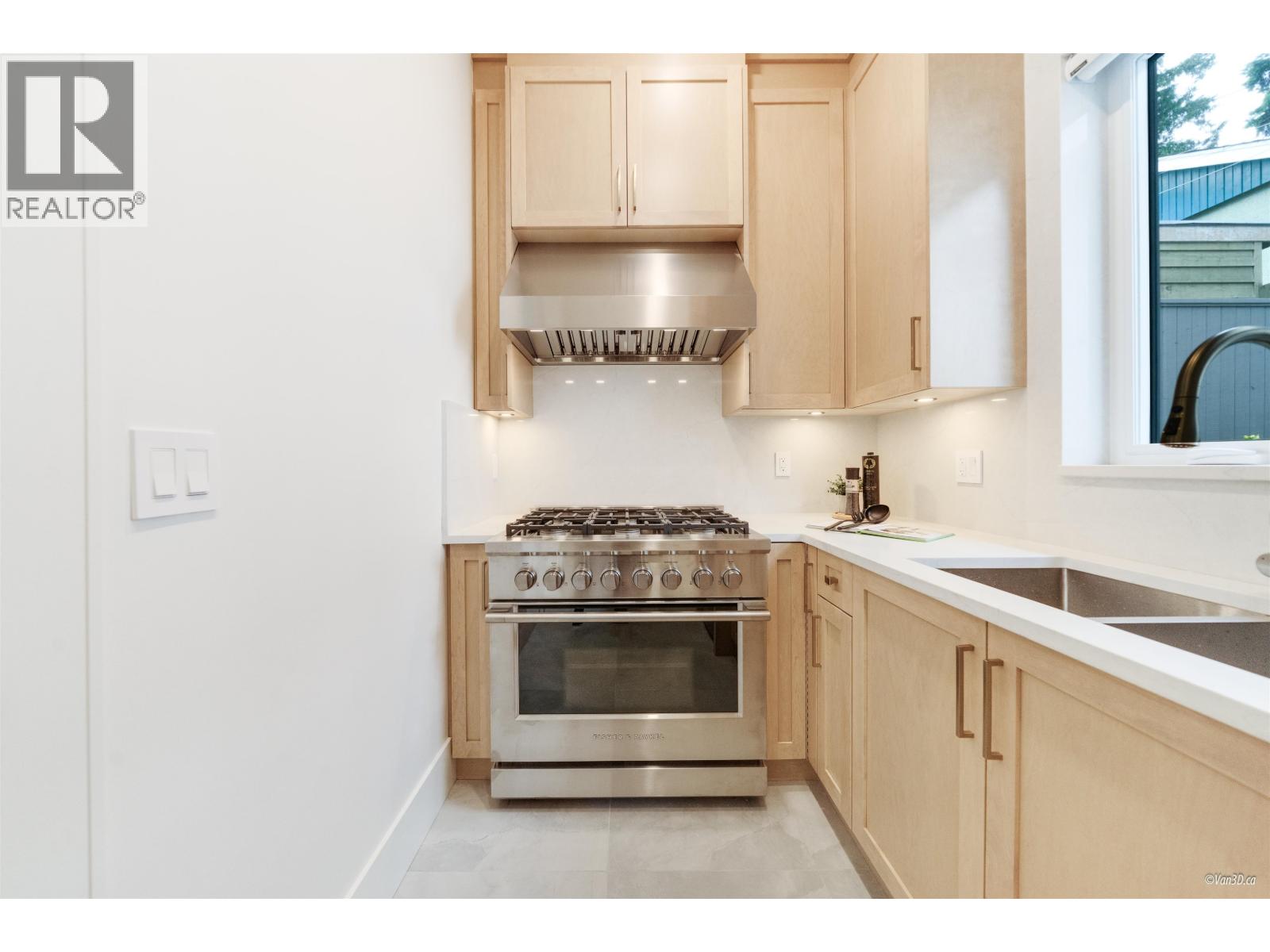 Photo 13 of 5091 Patrick Street, Burnaby BC