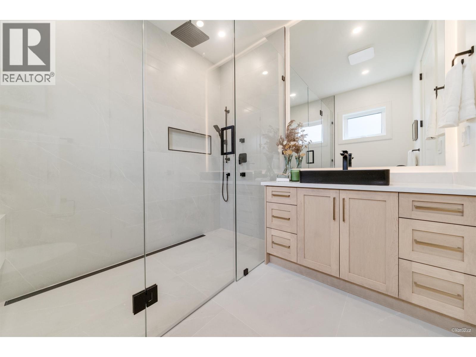 Photo 17 of 5091 Patrick Street, Burnaby BC