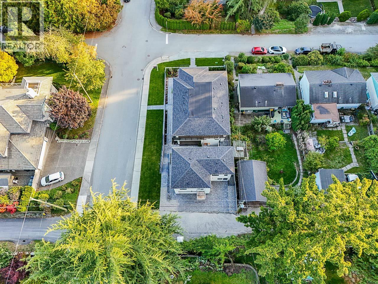 Photo 38 of 5091 Patrick Street, Burnaby BC