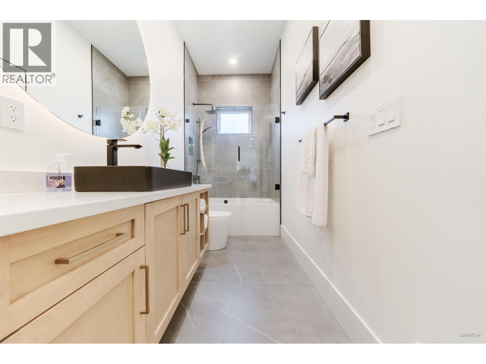 Photo 8 of 5091 Patrick Street, Burnaby BC