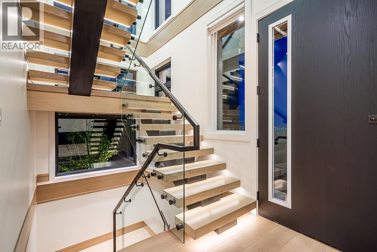 Photo 9 of 5091 Patrick Street, Burnaby BC