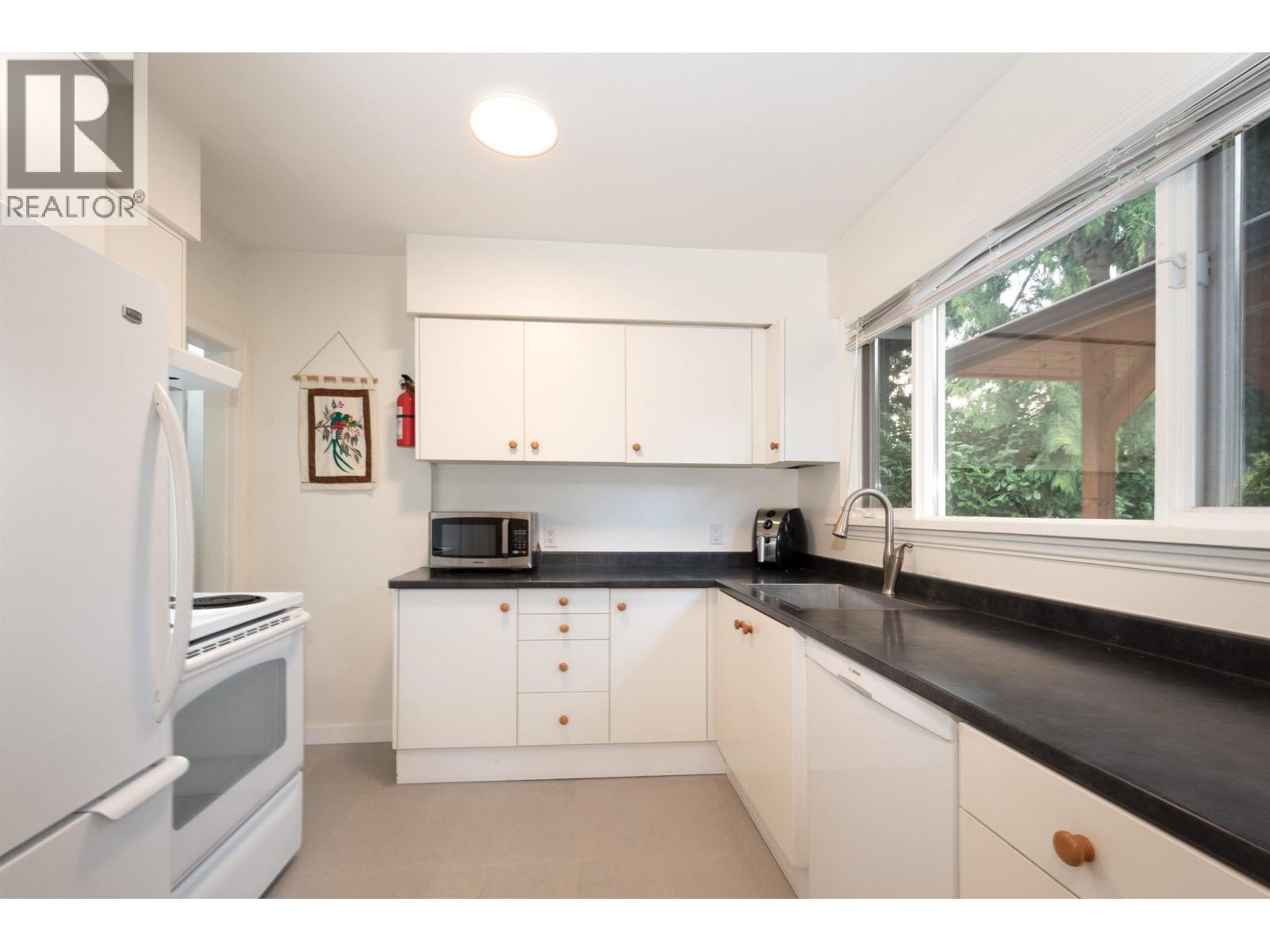 Photo 12 of 3476 W 13 Th Avenue, Vancouver BC